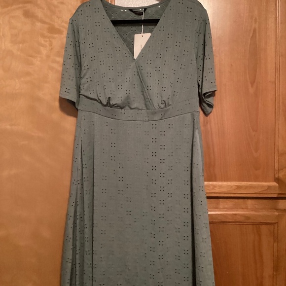 Moss Green Bloomchic Dress size 10 NWT - Picture 1 of 6